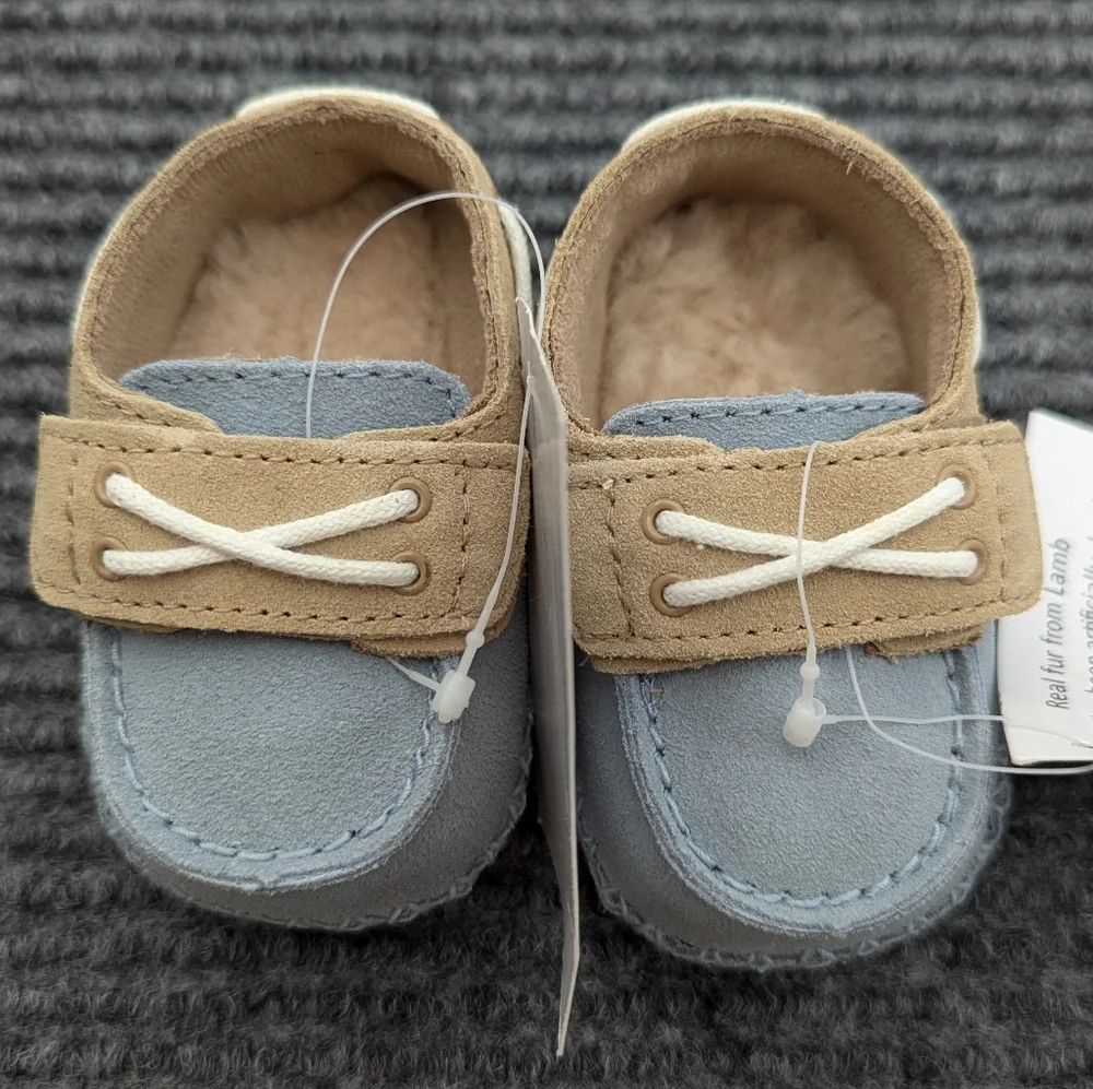 NWT Infant UGGs Lamb Fur Shoes Size Extra Small (1) Boat Shoes, Coastal, Preppy